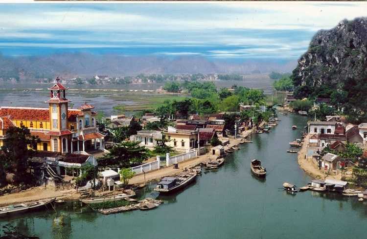 Khí hậu ở Ninh Bình cực đẹp, Du khách có thể tham quan bất kỳ thời điểm nào củng được trong năm.