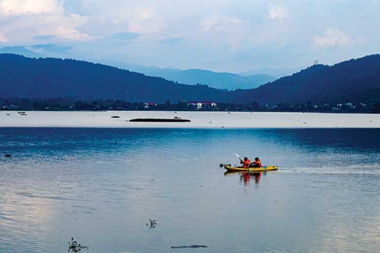 Nguồn gốc và lịch sử hình thành Hồ Lak