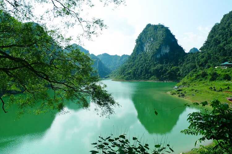 Hồ Thang Hen Cao Bằng, khu du lịch sinh thái đẹp nhất Đông Bắc
