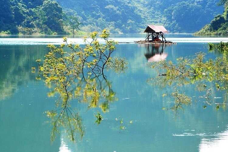 Hồ Thang Hen hấp dẫn du khách