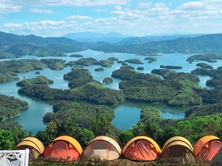Cắm trại trên Hồ Tà Đùng