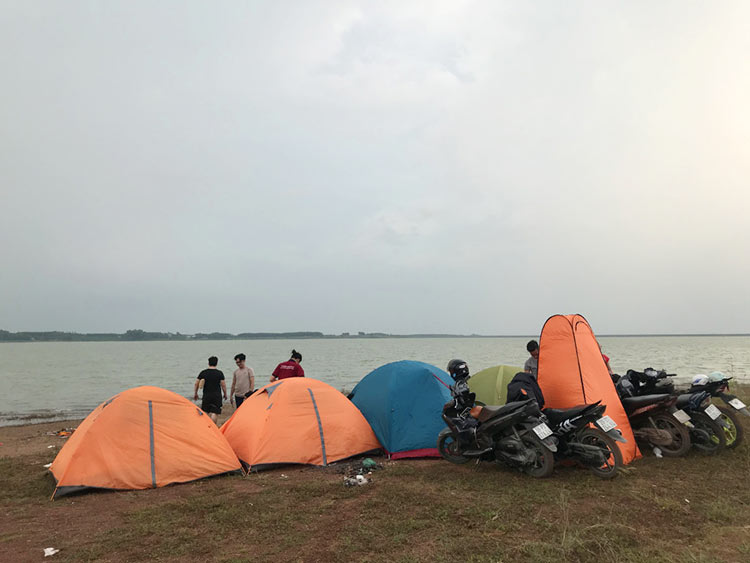 Khu cắm trại tại Hồ Trị An