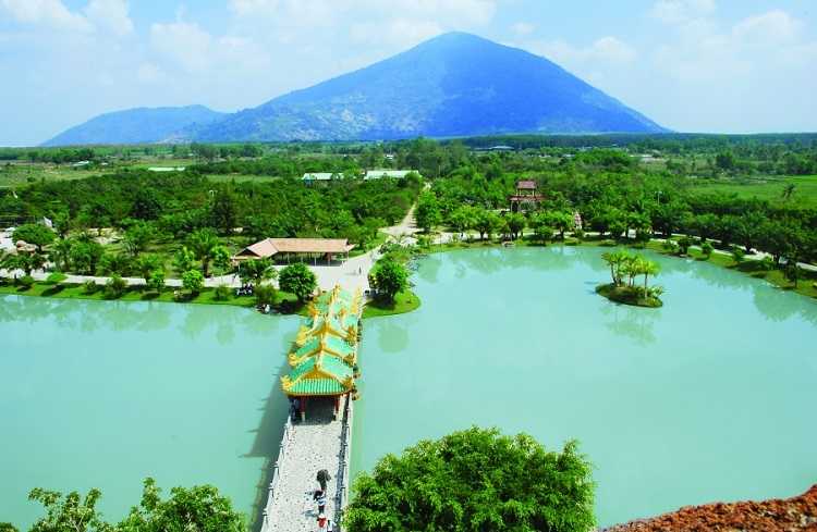 Ngắm cảnh thiên nhiên tại Long Điền Sơn Tây Ninh