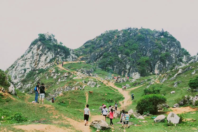 Núi Hàm Lợn, điểm leo núi cắm trại sống ảo cực đẹp ở Hà Nội