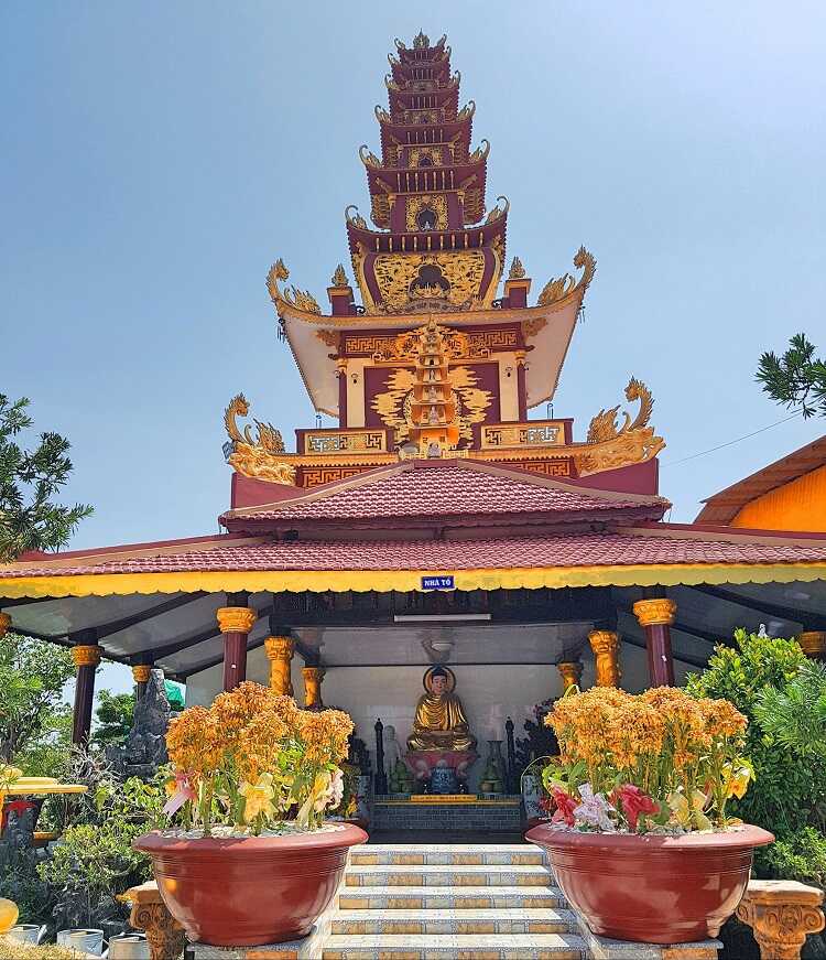 Tham quan khám phá Đại Hùng Bảo Điện trong chùa Vạn Phước Bến Tre