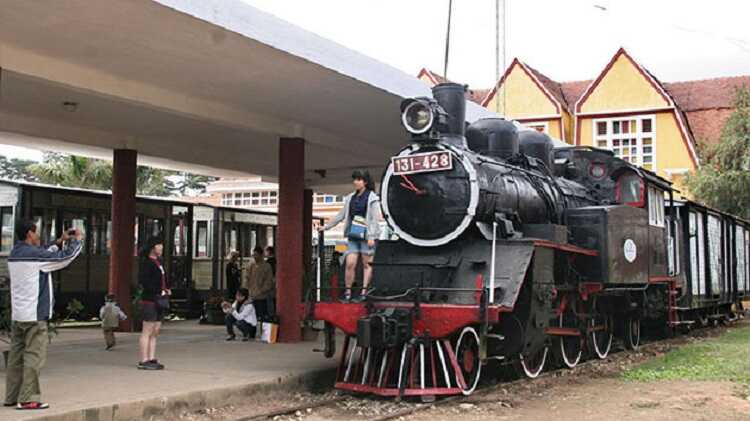 Ga Đà Lạt là một trong hai nhà Ga xe lửa cổ nhất ở Việt Nam.